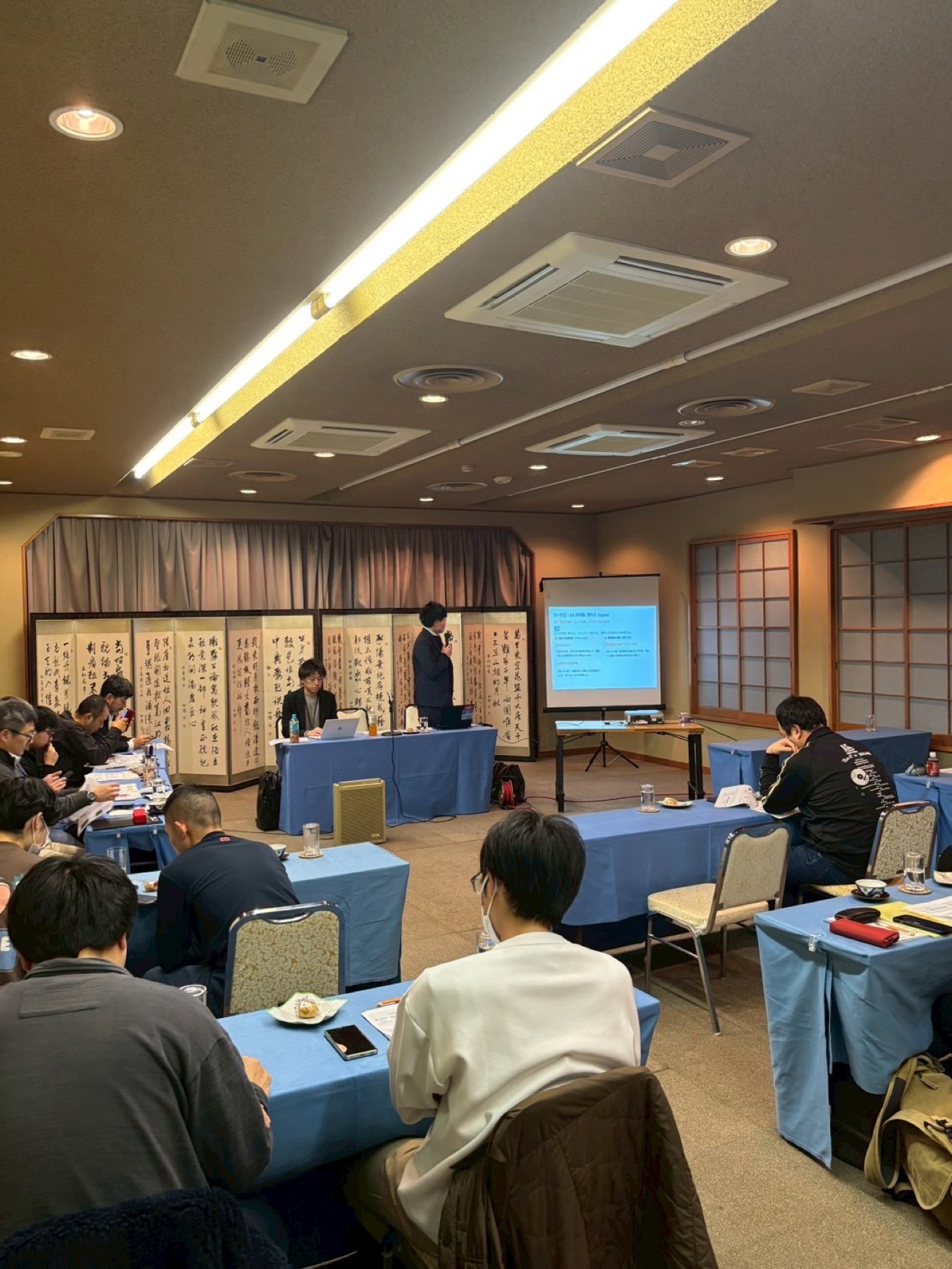 セミナー会場で登壇するAI新潟メンバー